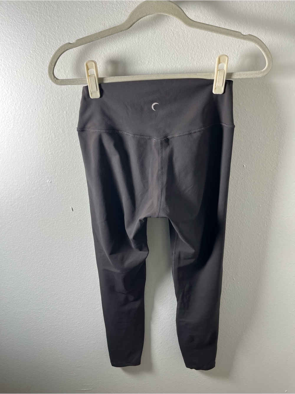 ZYIA ACTIVE SIZE M (8-10) High-Waist Workout Leggings in a grey purple color